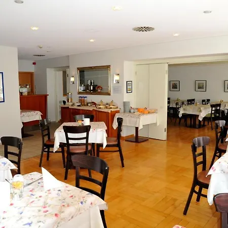 Hotel & Restaurant 
