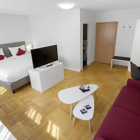 Hotel & Restaurant 